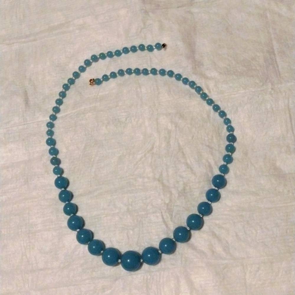 30" turquoise color graduated plastic bead necklace Trifari vintage